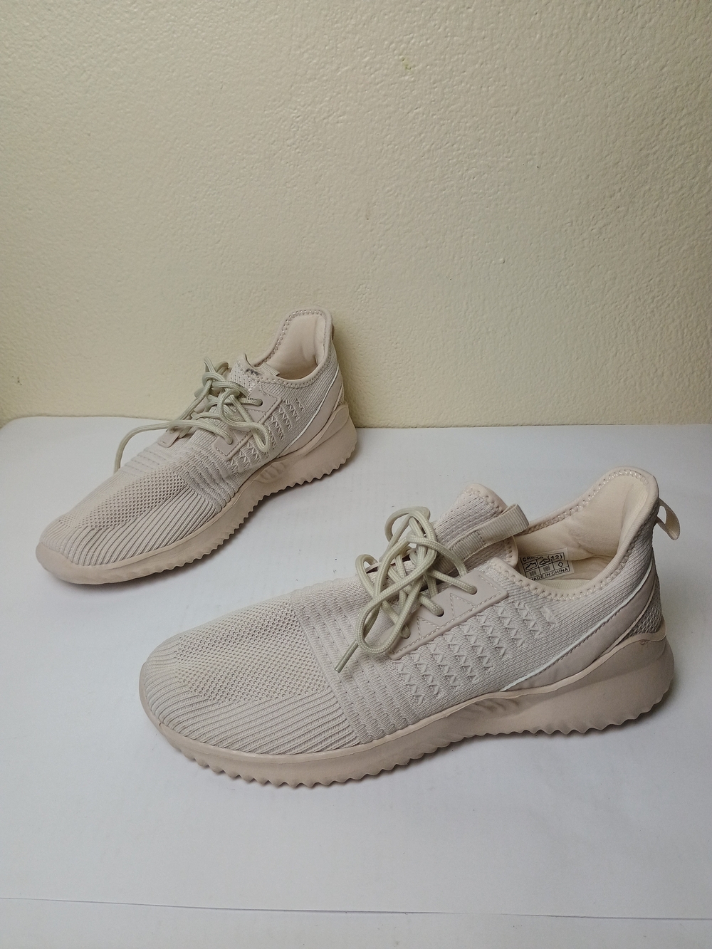 Women's 11M-10W Running Lightweight Knit Athletic Sneakers in Off White